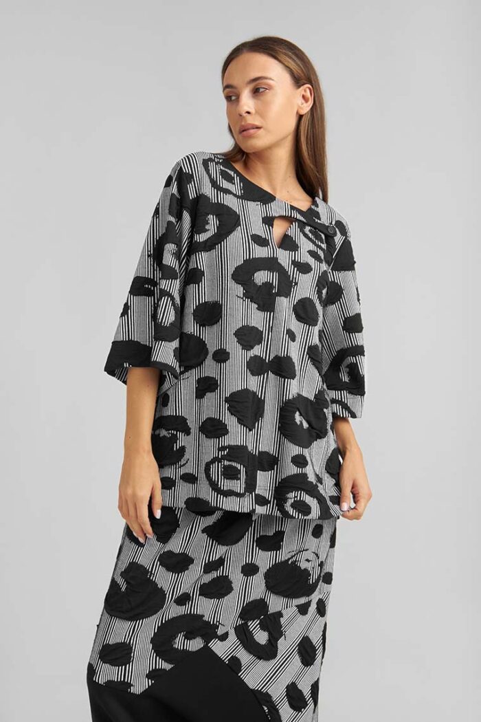 Wide Sleeve Top (Elsewhere Brand) - Image 3